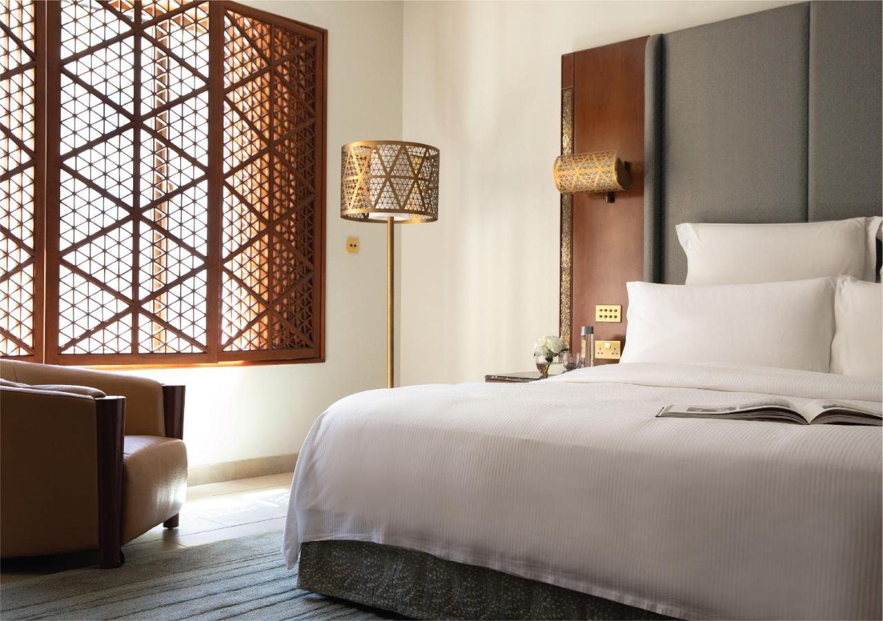 Jumeirah Messilah Beach Kuwait 쿠웨이트 외부 사진 A guest room at the Ritz-Carlton, DIFC