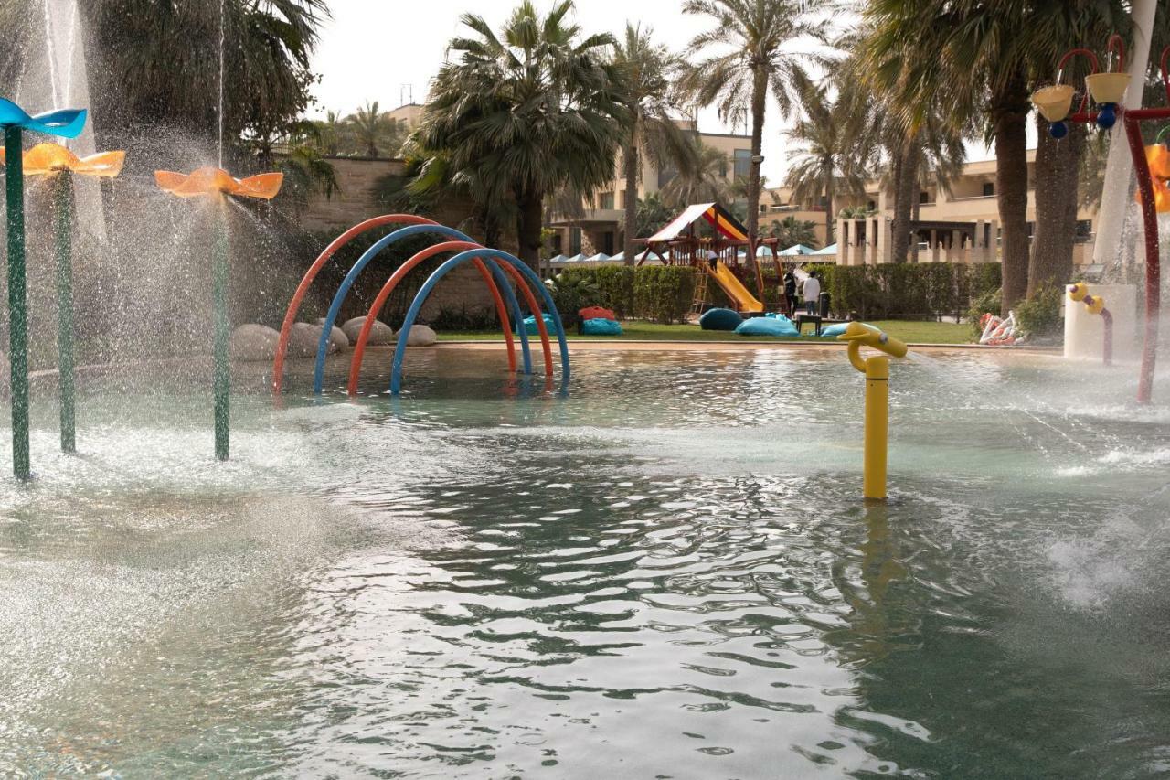 Jumeirah Messilah Beach Kuwait 쿠웨이트 외부 사진 Splash the Sun Water Park