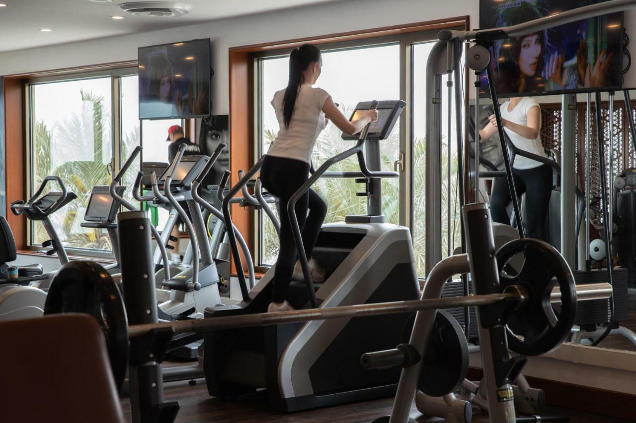 Jumeirah Messilah Beach Kuwait 쿠웨이트 외부 사진 A woman on a cross trainer